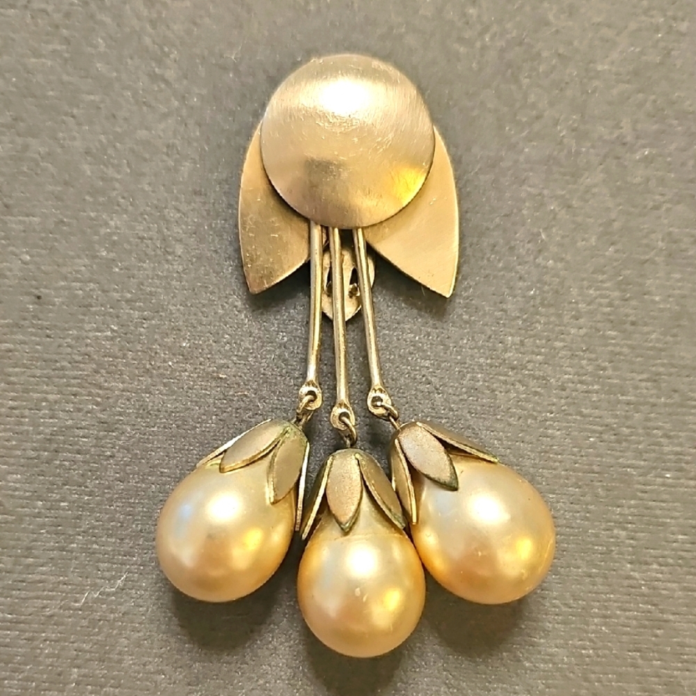 Art Deco‎ French Faux Large Pearls. Dress Clip. Very Rare.
